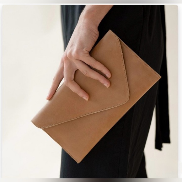 Nisolo Luisa Leather Clutch Almond Tan - Picture 5 of 15